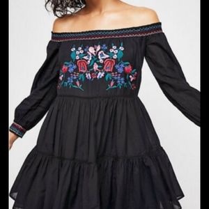 Free People ✨ Off the shoulder embroidered mini sun dress